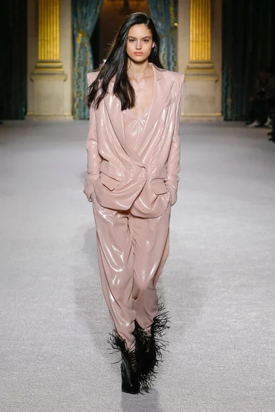 Look 16
